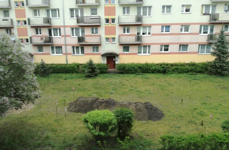 Budowa mini placu zabaw przy Okrzei 5