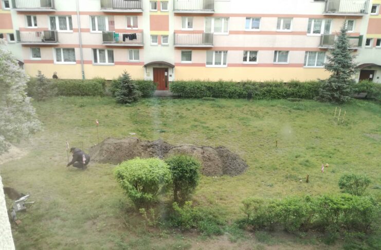 Budowa mini placu zabaw przy Okrzei 5