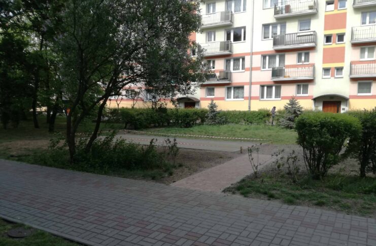 Budowa mini placu zabaw przy Okrzei 5