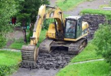 Uwaga kierowcy – wycinka drzew Koparka