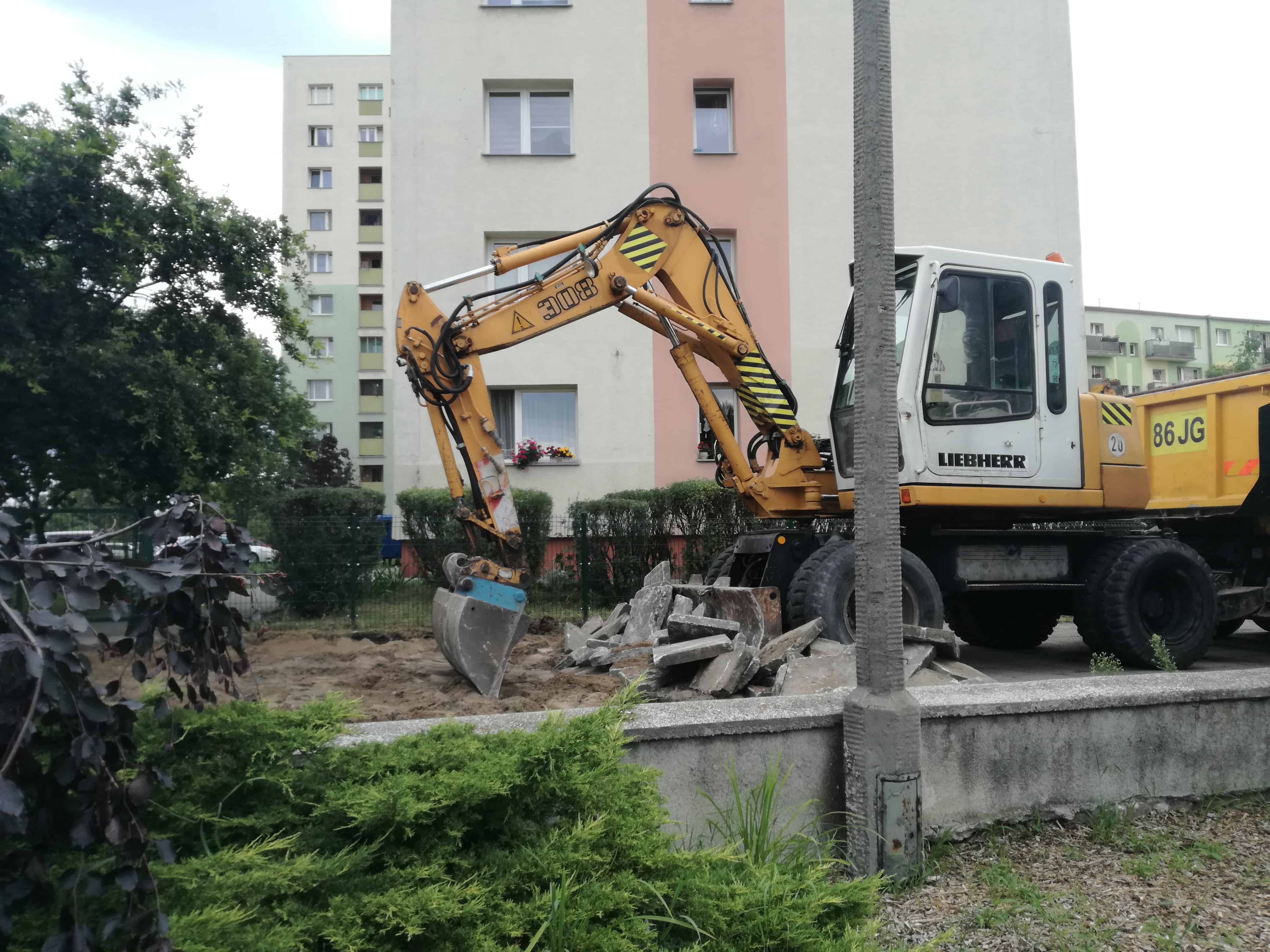 Koparka przy ul. Korczaka