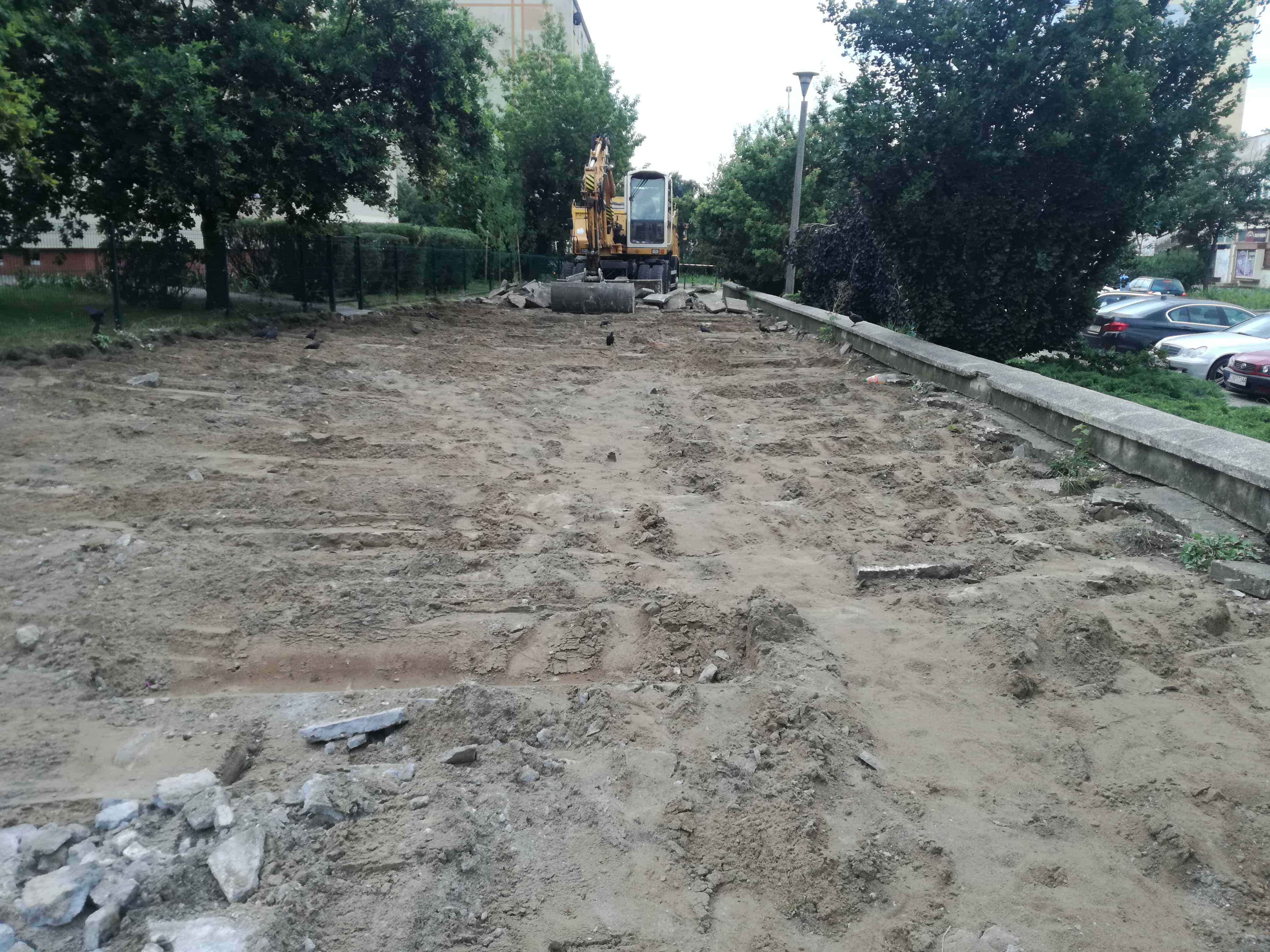 chodnik od Broniewskiego 4 do Korczaka