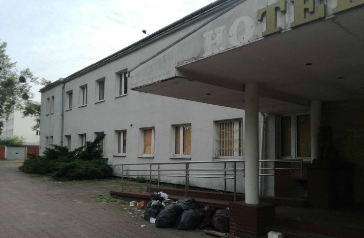 Budynek od frontu - Hotel Apollo - lewa strona. Budynek od frontu - Hotel Apollo - lewa strona.