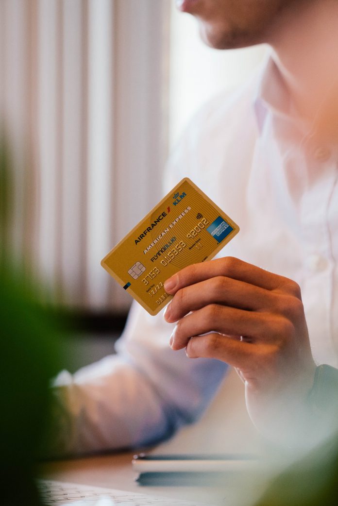 cardmapr-i-t4zl1nqc0-unsplash bramka płatnicza e-commerce