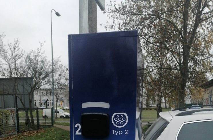 Stacja ładowania samochodów elektrycznych na Błoniu Stacja ładowania samochodów elektrycznych na Błoniu