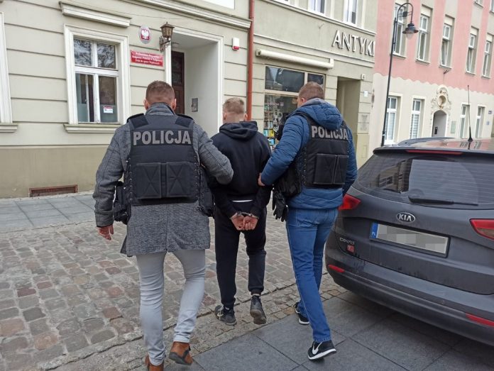 60 kilogramow narkotykow na Bialych Blotach 60 kilogramów narkotyków na Białych Błotach