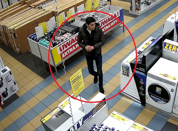 Sprzęt elektroniczny padł łupem złodziei - straty ponad 4000 zł.