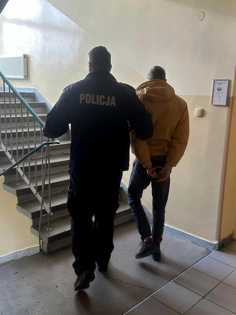 Uszkodzenie samochodów na ul. Wielorybiej: 24-letni bydgoszczanin z zarzutami 1
